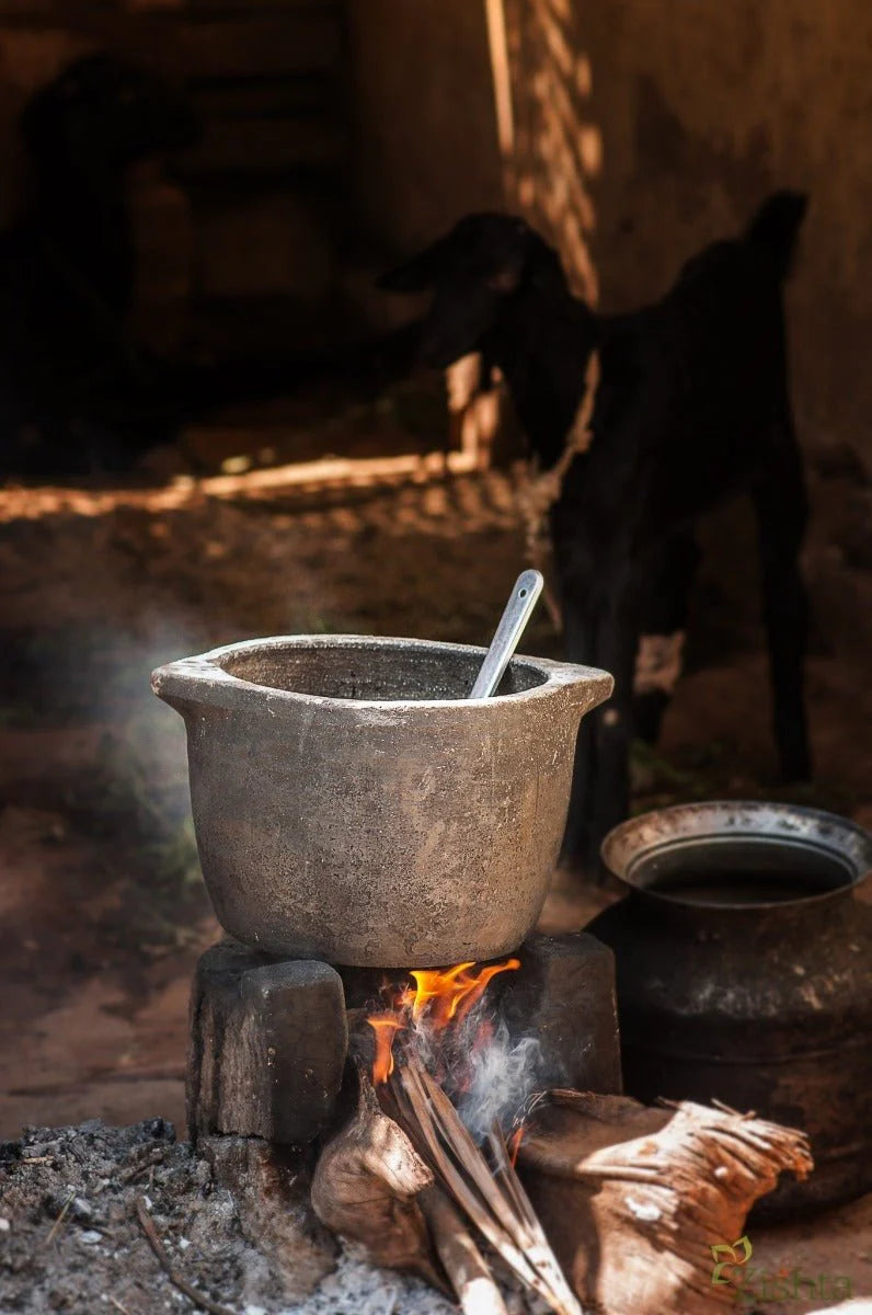 The Evolution of Cookware: From Ancient Techniques to Stoneware with Authentic Hub